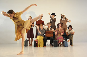 dancers from Link Dance Co,
WAAPA, performing Chrissie Parrott’s new work Reaching Veldrada, 2009