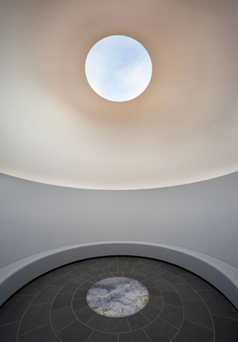 James Turrell, Within without, 2010
lighting installation, concrete and basalt stupa, water, earth, landscaping 800 x 2800 x 2800 cm
National Gallery of Australia, Canberra
Purchased with support of visitors to the exhibition Masterpieces from Paris